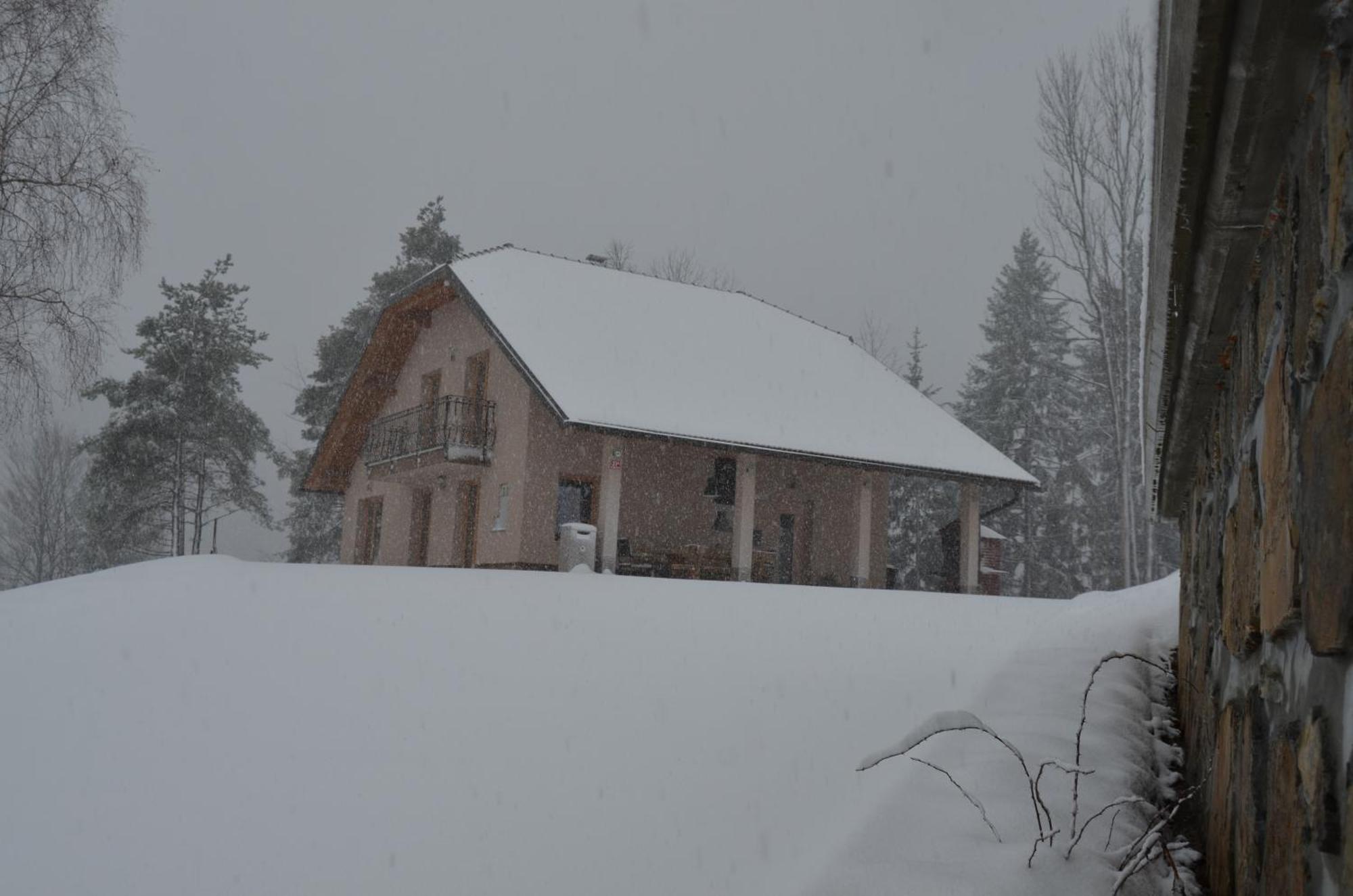 Holiday Home With Hot Tub And Sauna Sabina Rovte Exterior photo